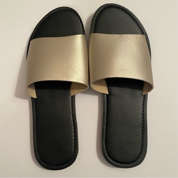 Malvaldos. Metallic gold and black slide sandals. Size 9/10. - Picture 1 of 4